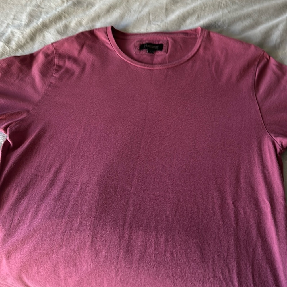 Men’s T-shirt size XL.